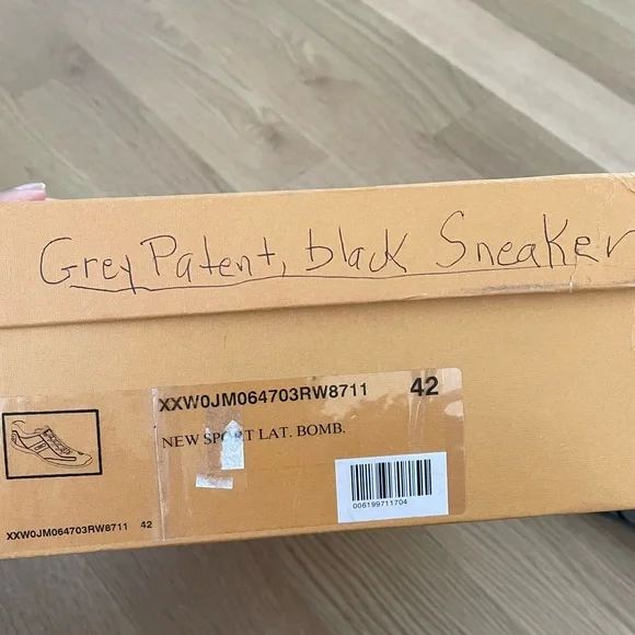 Tod’s gray and black patent sneaker - Picture 8 of 8